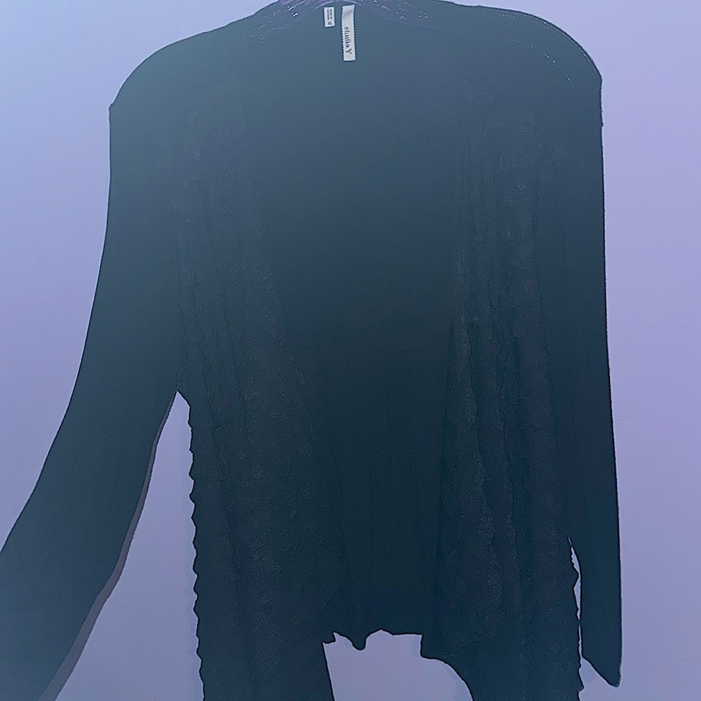Studio Y Ruffle Shawl 🐦‍⬛